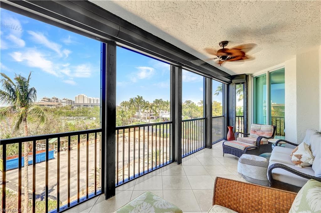 430 Cove Tower Dr 403, Naples, FL 34110-21