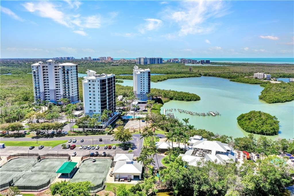 430 Cove Tower Dr 403, Naples, FL 34110-23