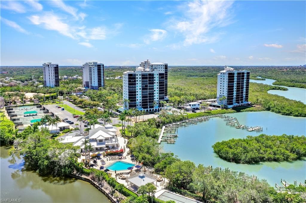 430 Cove Tower Dr 403, Naples, FL 34110-25