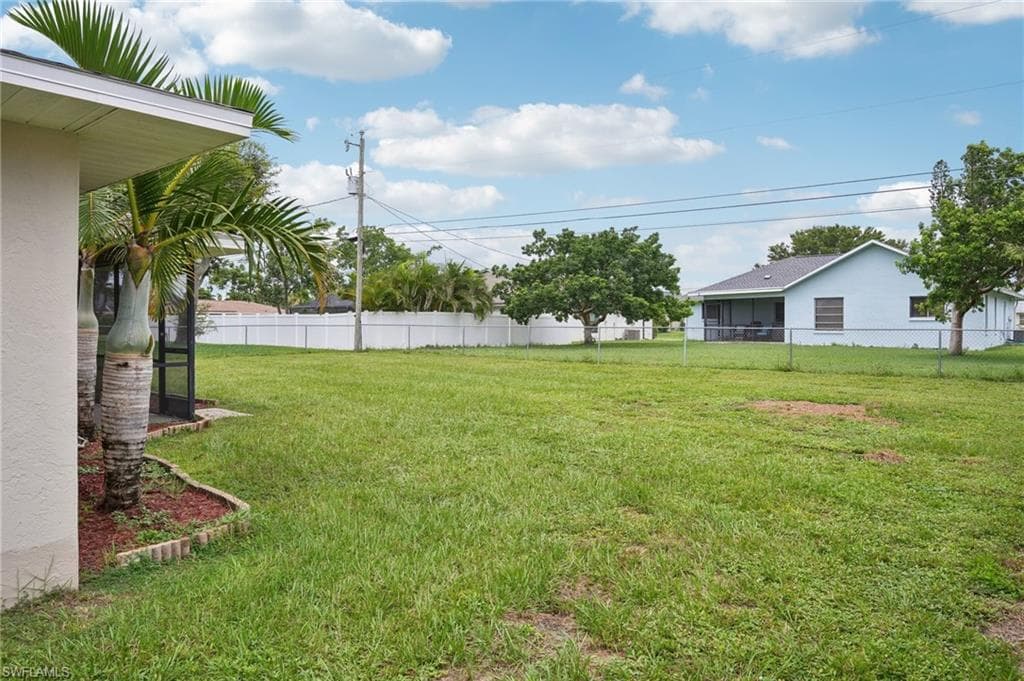 609 25th Ter, Cape Coral, FL 33904-25
