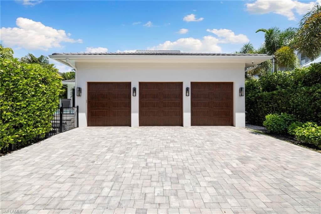 770 9th Ave S, Naples, FL 34102-14