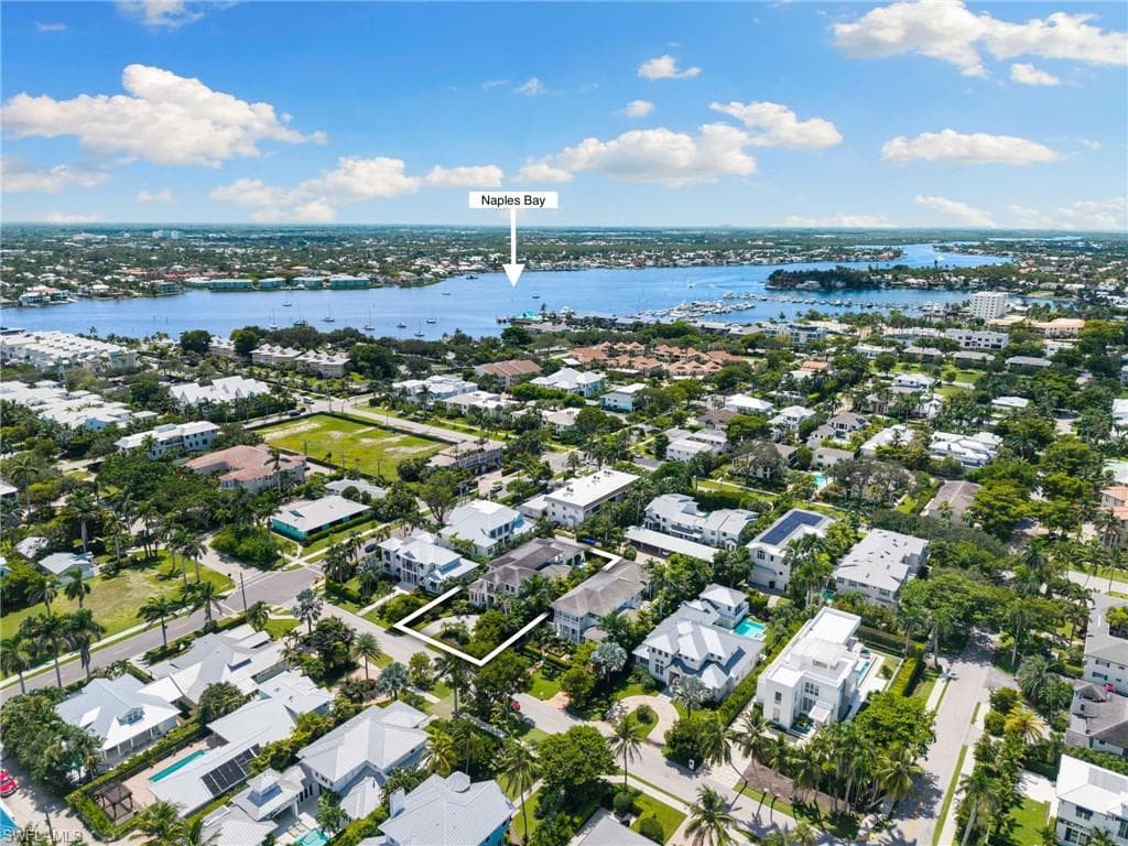 770 9th Ave S, Naples, FL 34102-45