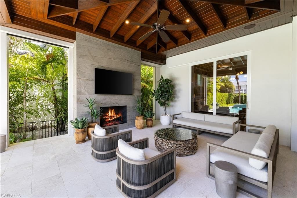 770 9th Ave S, Naples, FL 34102-47
