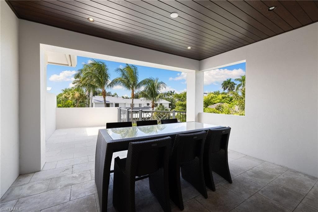 770 9th Ave S, Naples, FL 34102-51