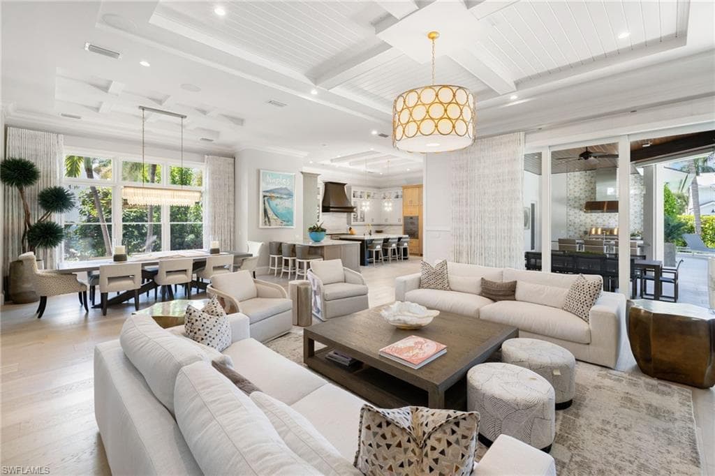 770 9th Ave S, Naples, FL 34102-5