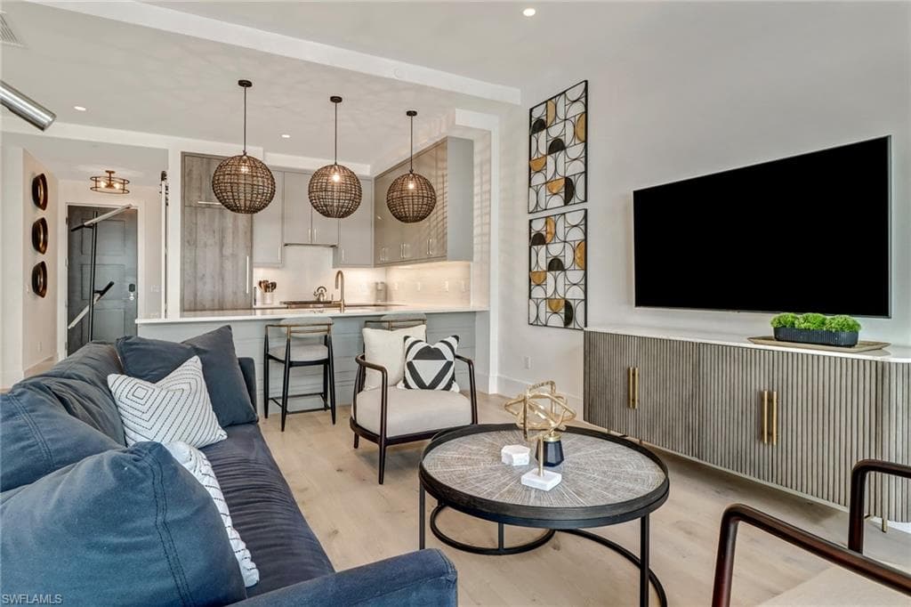 850 Central Ave 209, Naples, FL 34102-9