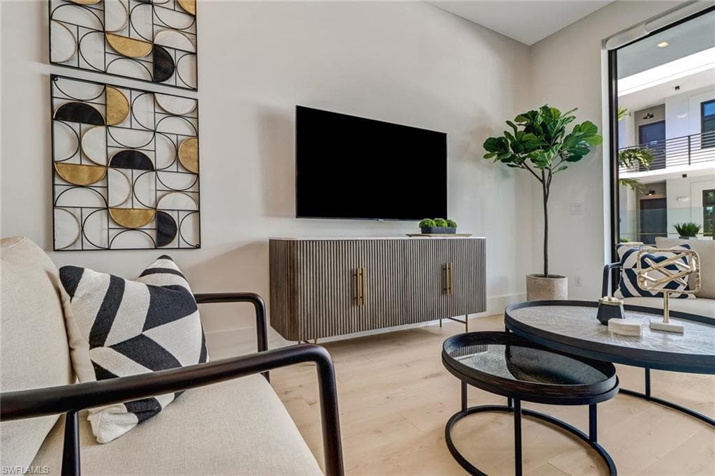 850 Central Ave 209, Naples, FL 34102-10