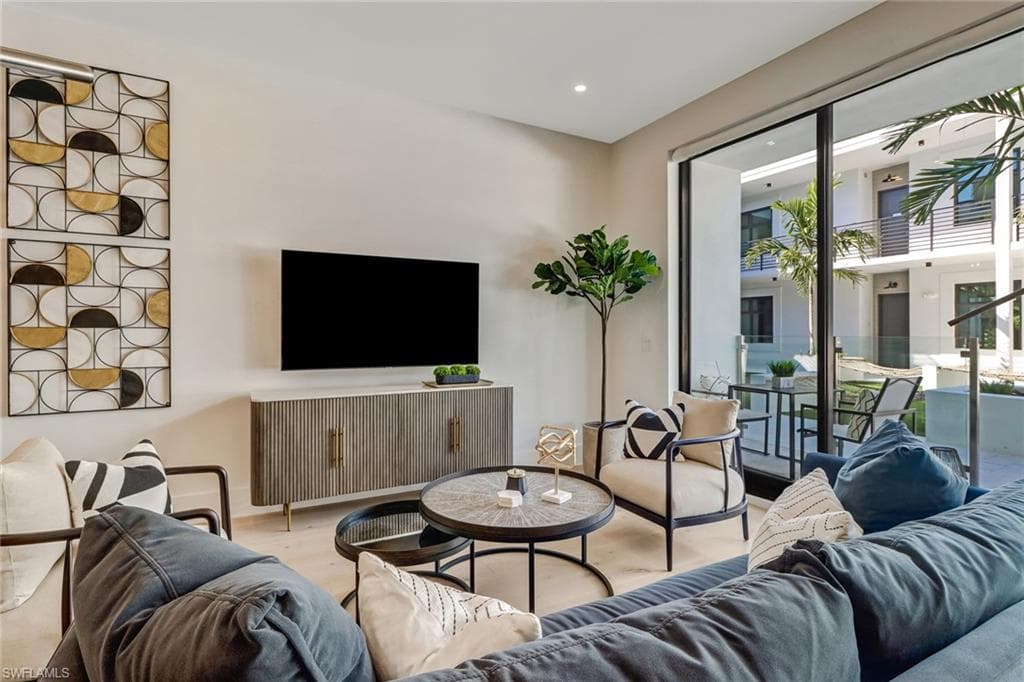 850 Central Ave 209, Naples, FL 34102-1