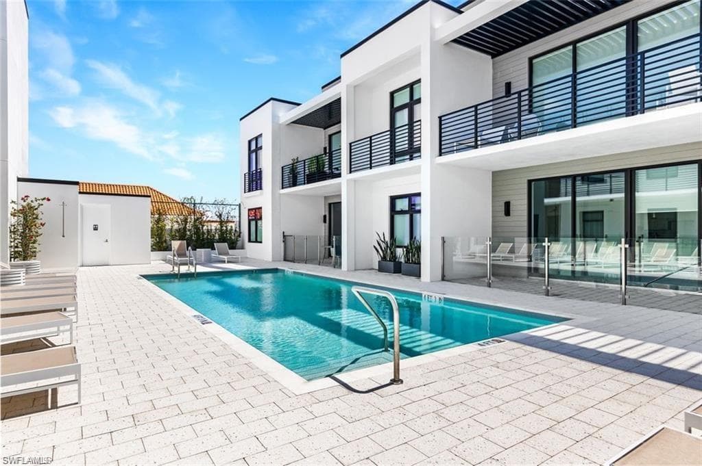 850 Central Ave 209, Naples, FL 34102-28
