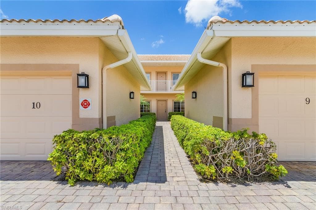 9113 Michael Cir 7, Naples, FL 34113-5