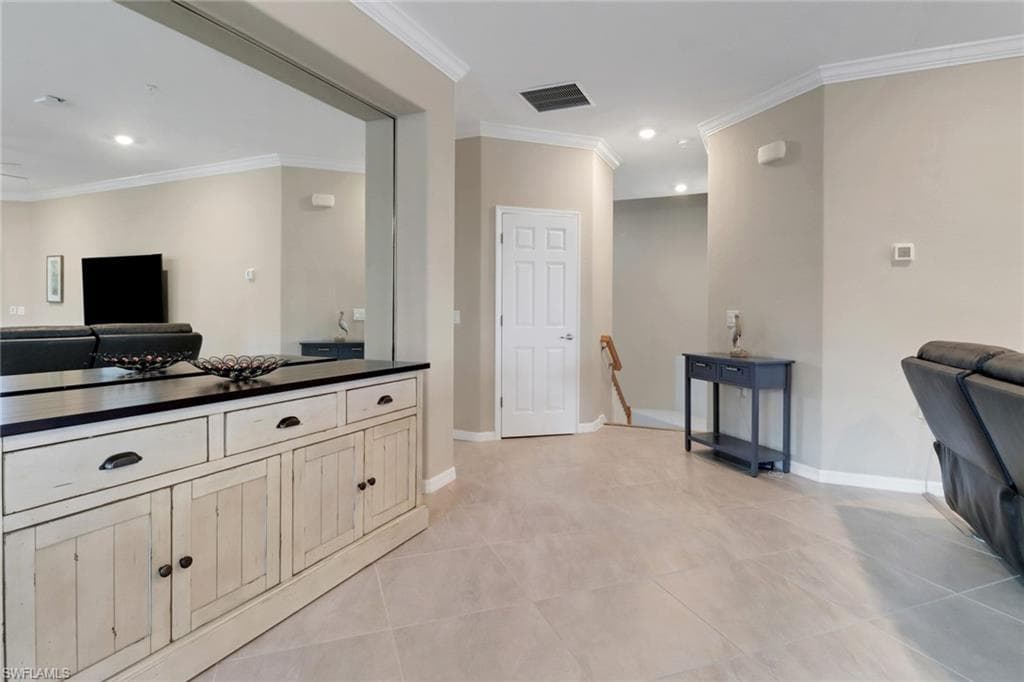 2352 Anguilla Dr 202, Naples, FL 34120-8