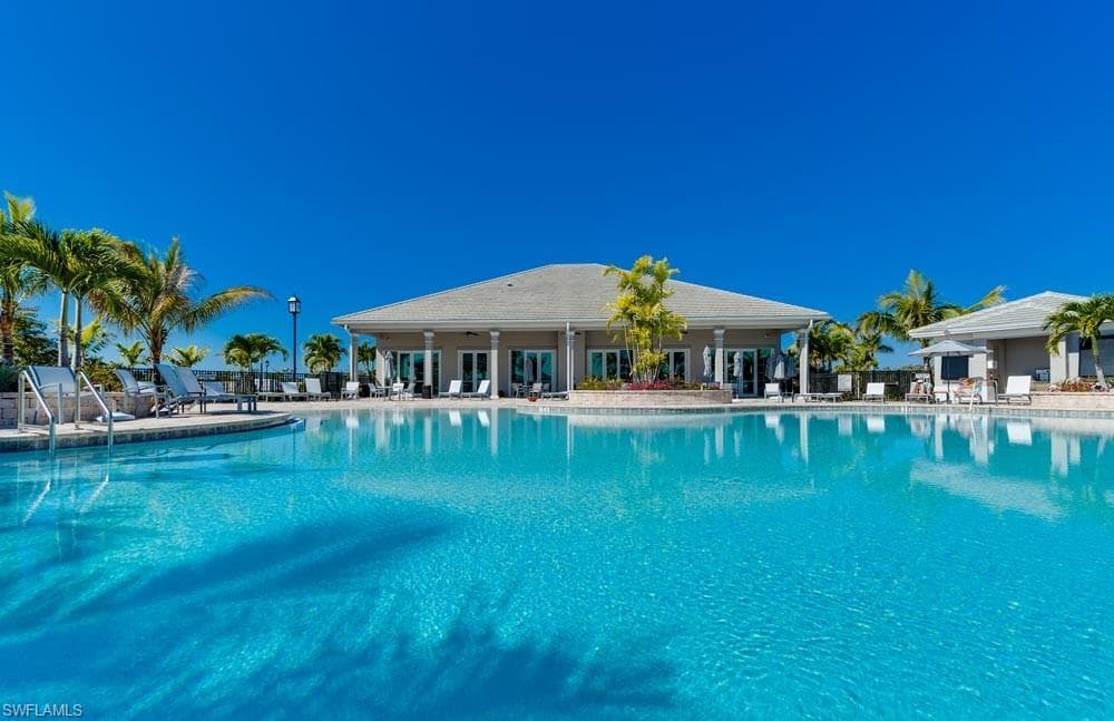 280 Indies Dr E 101,102,201,202, Naples, FL 34114-11
