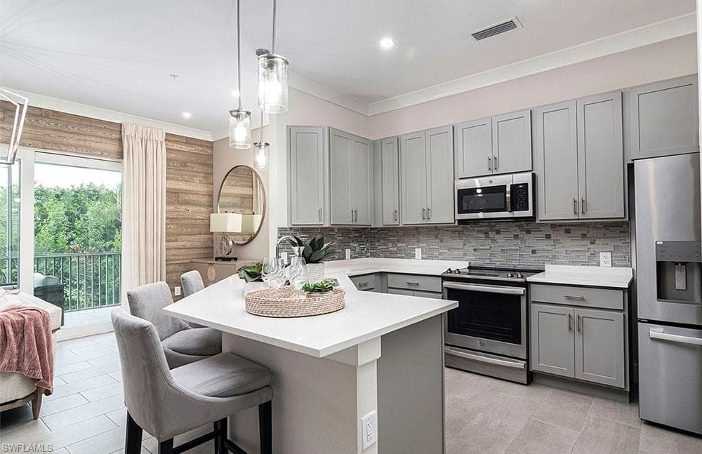 280 Indies Dr E 101,102,201,202, Naples, FL 34114-13