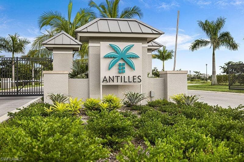 280 Indies Dr E 101,102,201,202, Naples, FL 34114-4