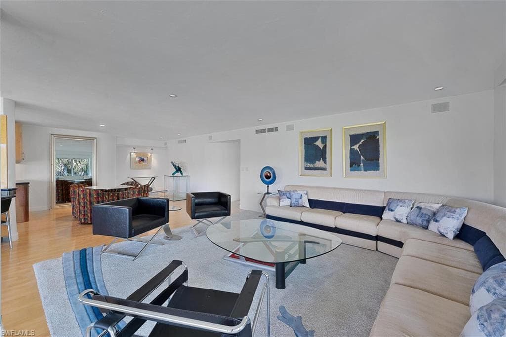 107 Clubhouse Dr 258, Naples, FL 34105-9