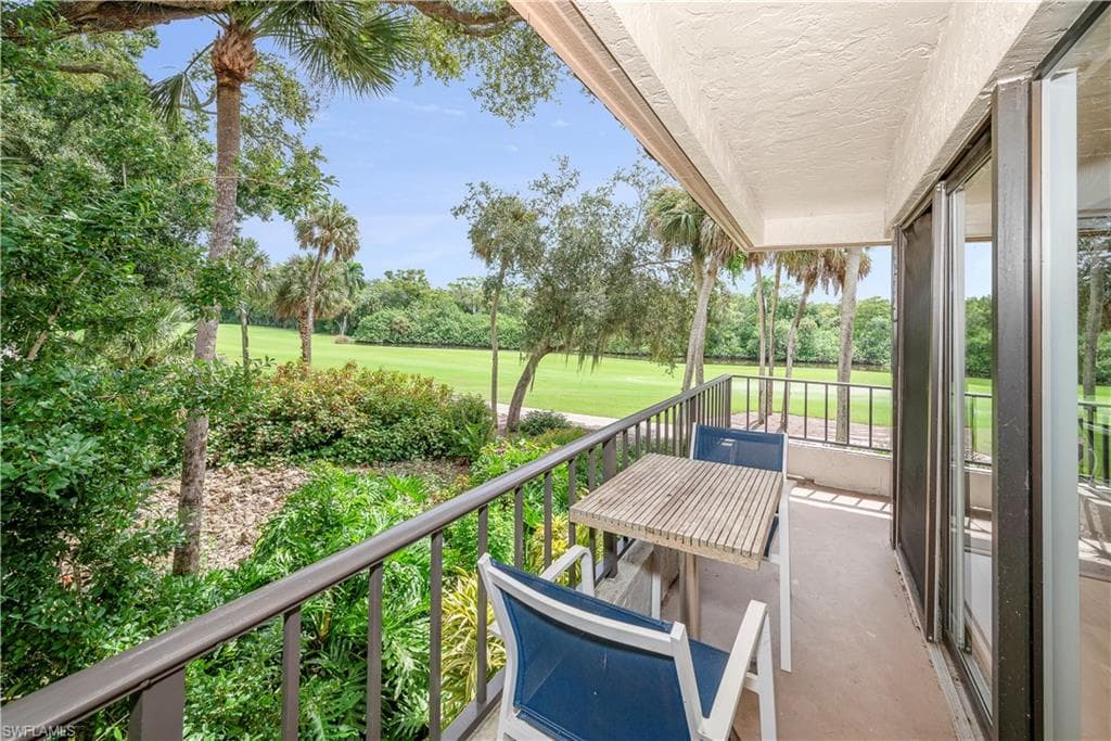 107 Clubhouse Dr 258, Naples, FL 34105-15
