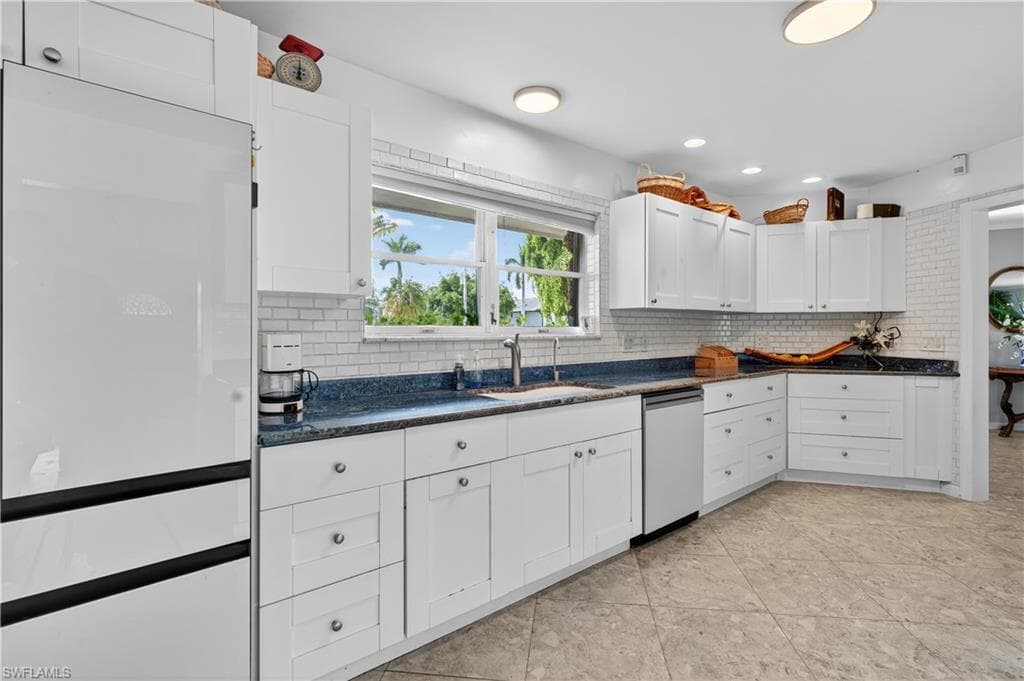 931 Scott Dr, Marco Island, FL 34145-16