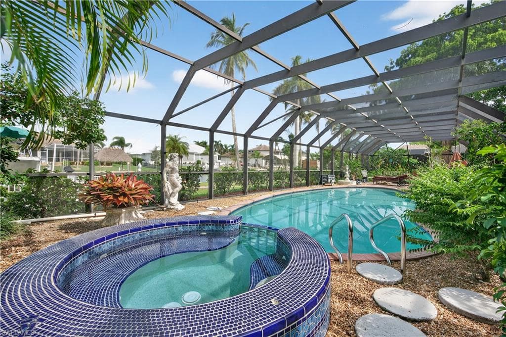 931 Scott Dr, Marco Island, FL 34145-2