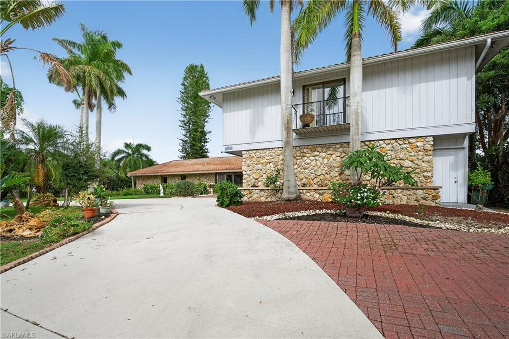 931 Scott Dr, Marco Island, FL 34145-33