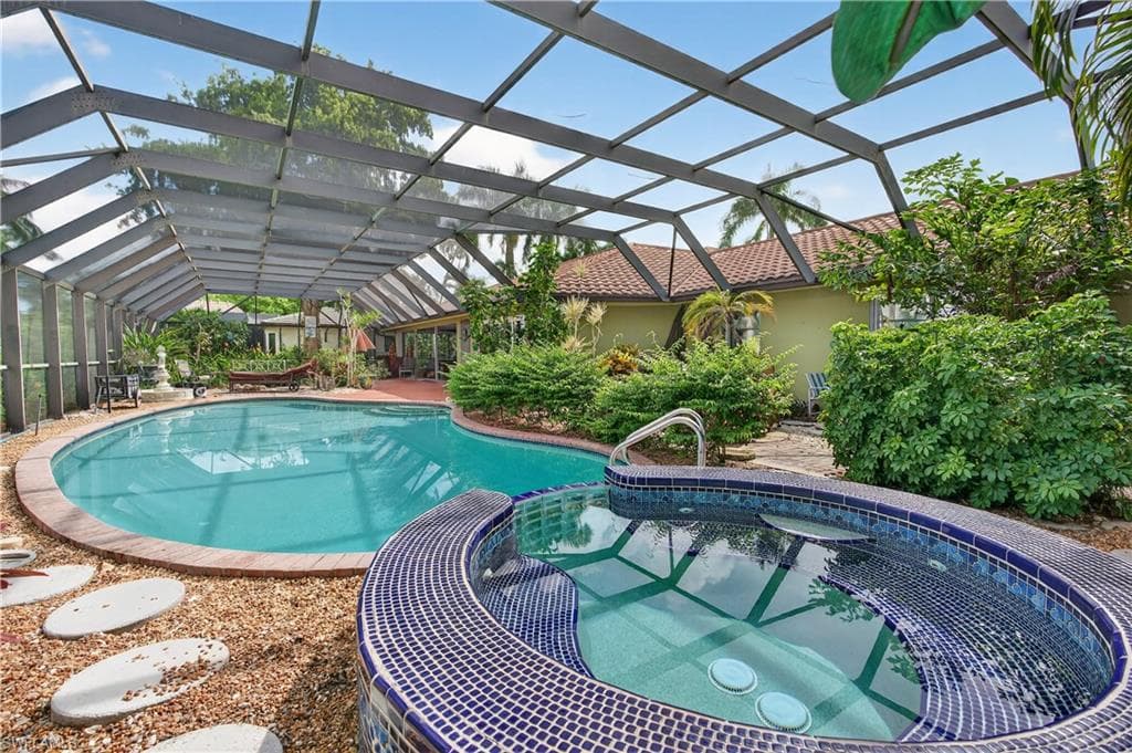 931 Scott Dr, Marco Island, FL 34145-46