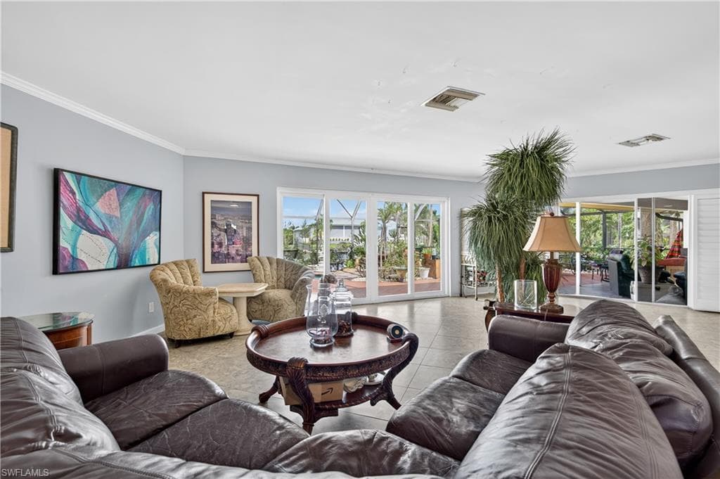 931 Scott Dr, Marco Island, FL 34145-5