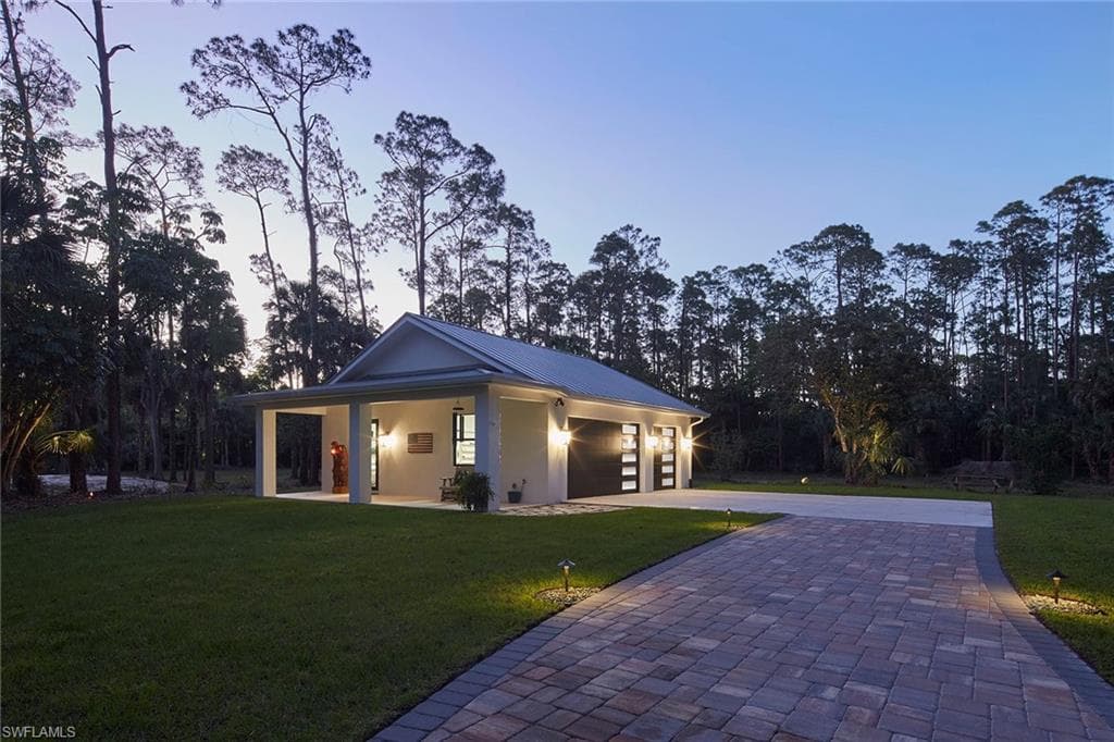 5301 Tamarind Ridge Dr, Naples, FL 34119-8