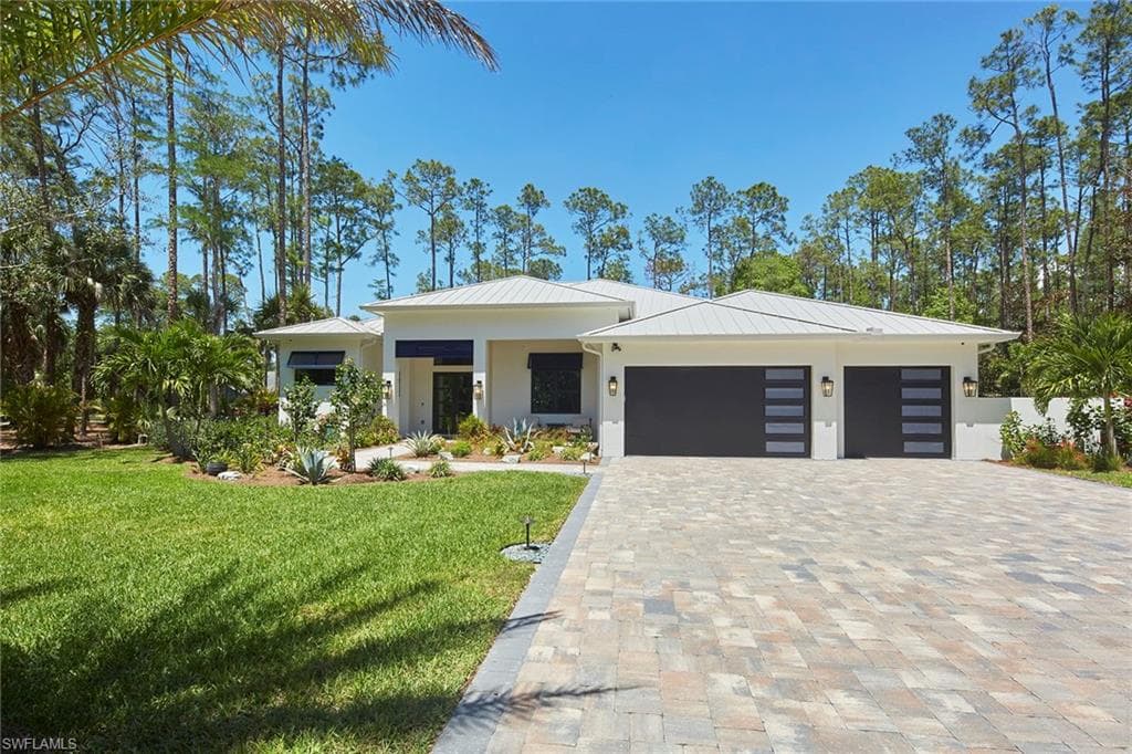 5301 Tamarind Ridge Dr, Naples, FL 34119-9