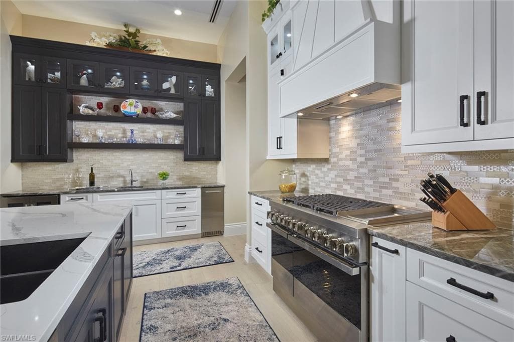 5301 Tamarind Ridge Dr, Naples, FL 34119-18