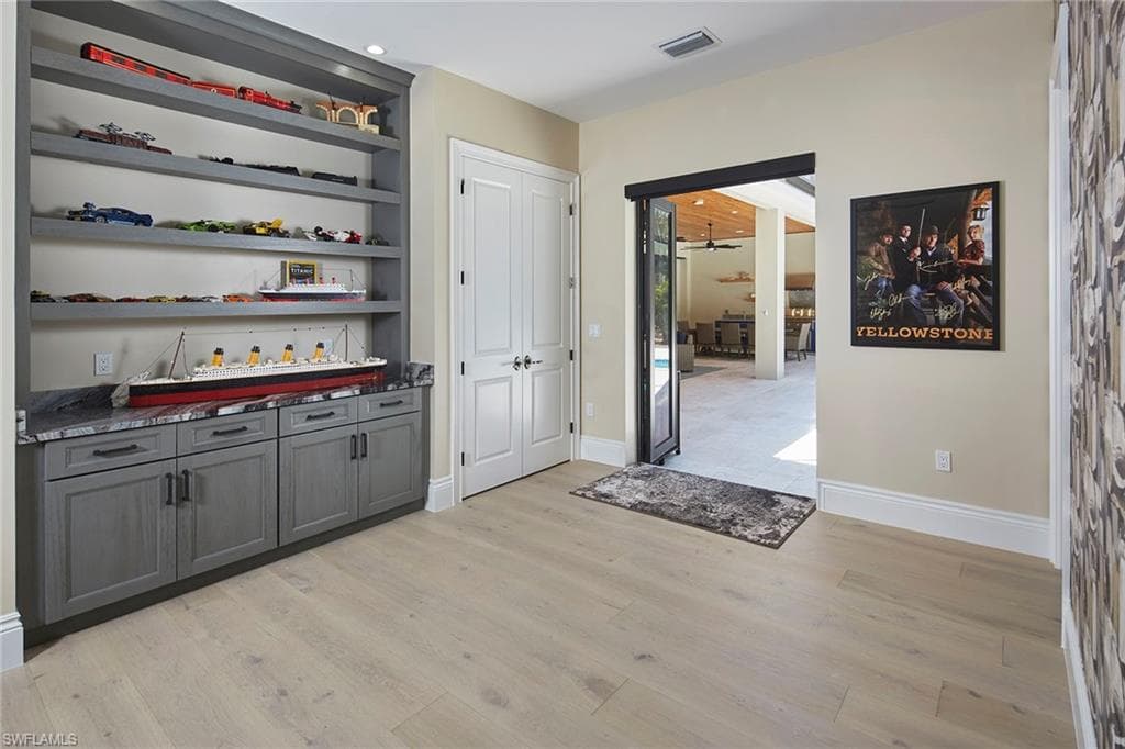 5301 Tamarind Ridge Dr, Naples, FL 34119-32