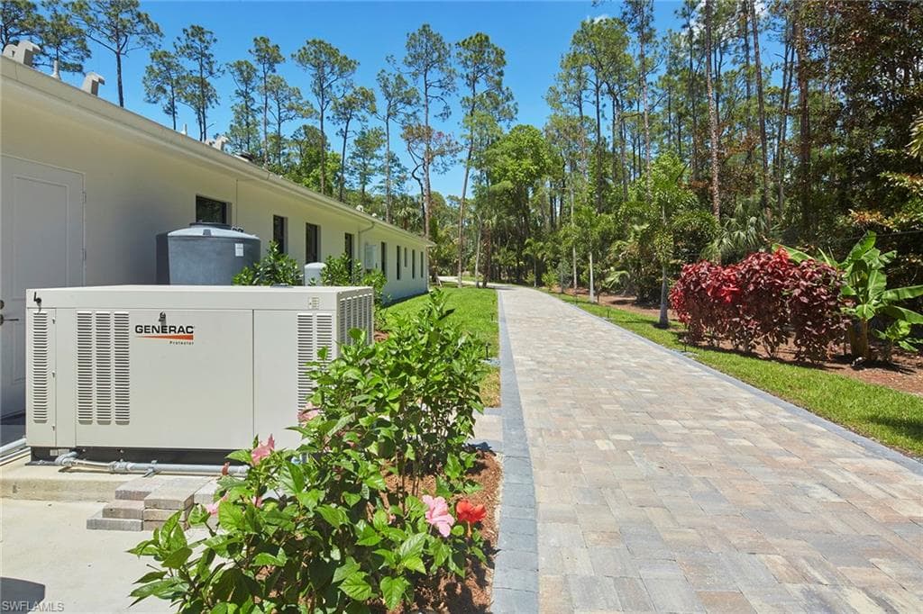 5301 Tamarind Ridge Dr, Naples, FL 34119-47