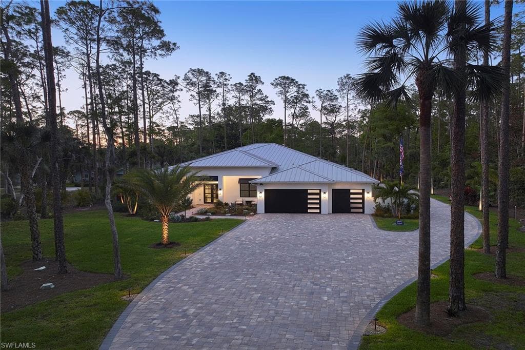 5301 Tamarind Ridge Dr, Naples, FL 34119-3