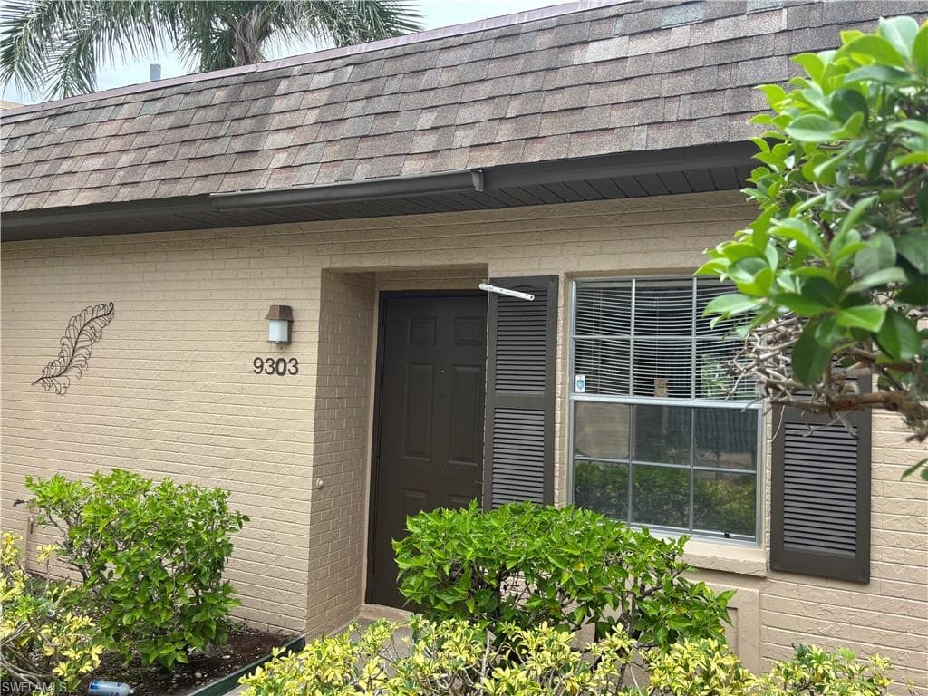9303 Lennex Ln, Fort Myers, FL 33919-2