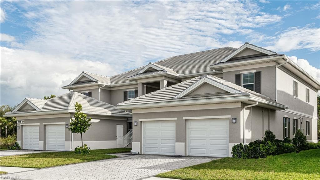 286 Indies Dr E 101,102,201,202, Naples, FL 34114-3