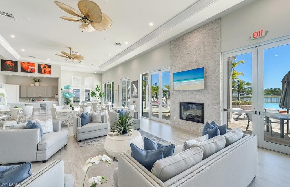 286 Indies Dr E 101,102,201,202, Naples, FL 34114-6