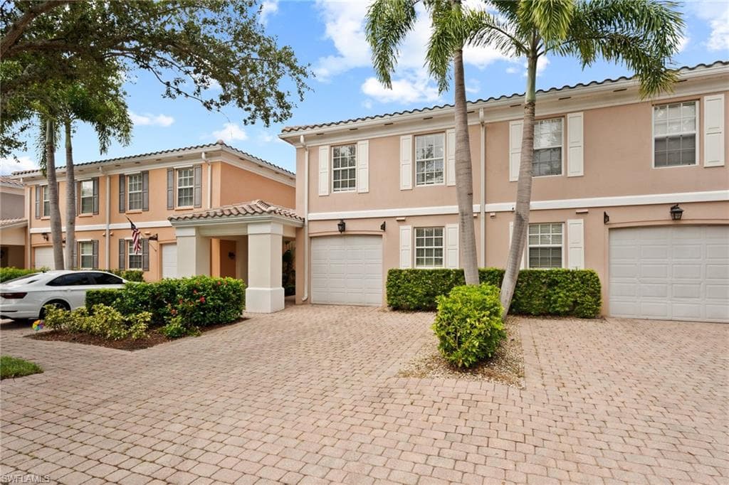 5453 Cove Cir 103, Naples, FL 34119-23