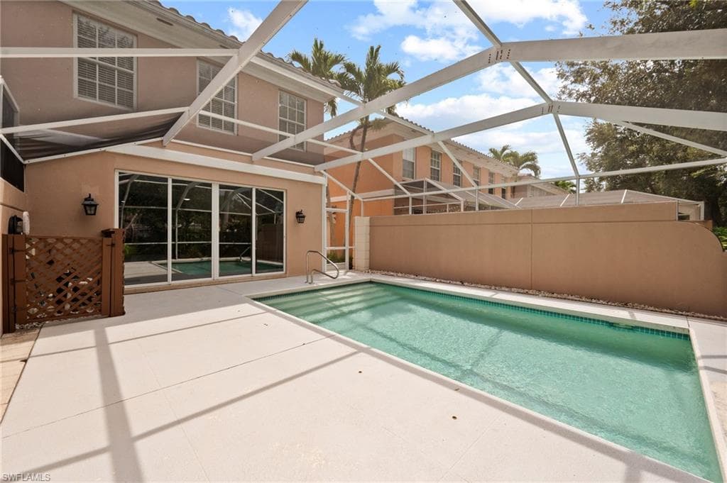 5453 Cove Cir 103, Naples, FL 34119-24