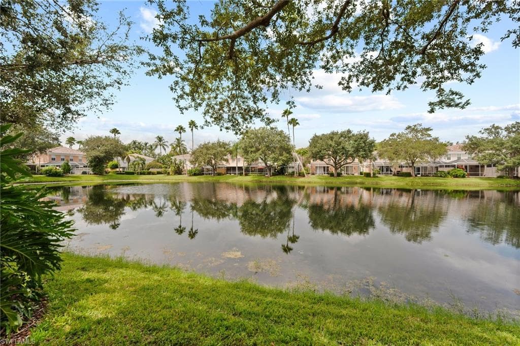 5453 Cove Cir 103, Naples, FL 34119-25