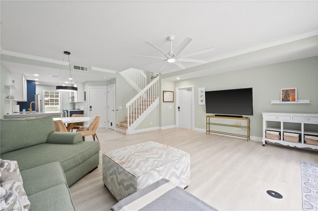 5453 Cove Cir 103, Naples, FL 34119-4