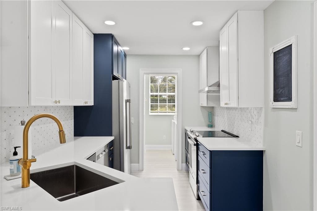5453 Cove Cir 103, Naples, FL 34119-5