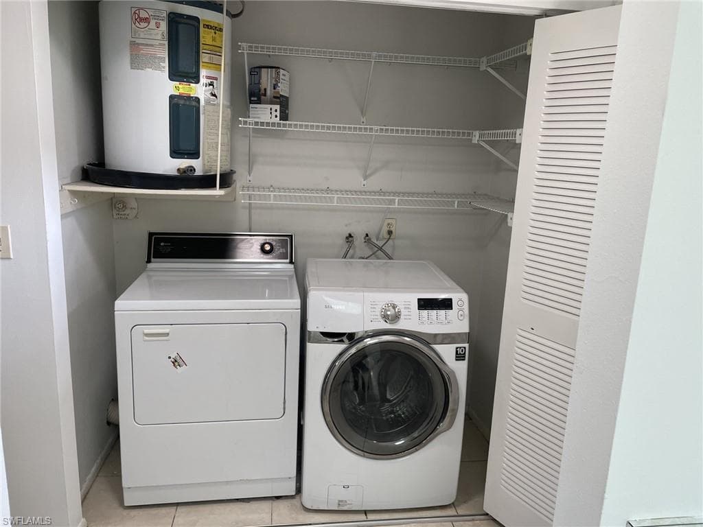 221 Cypress Way E 103, Naples, FL 34110-9