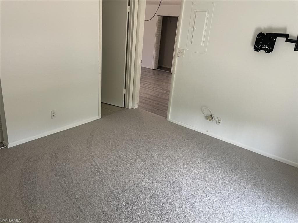 221 Cypress Way E 103, Naples, FL 34110-14