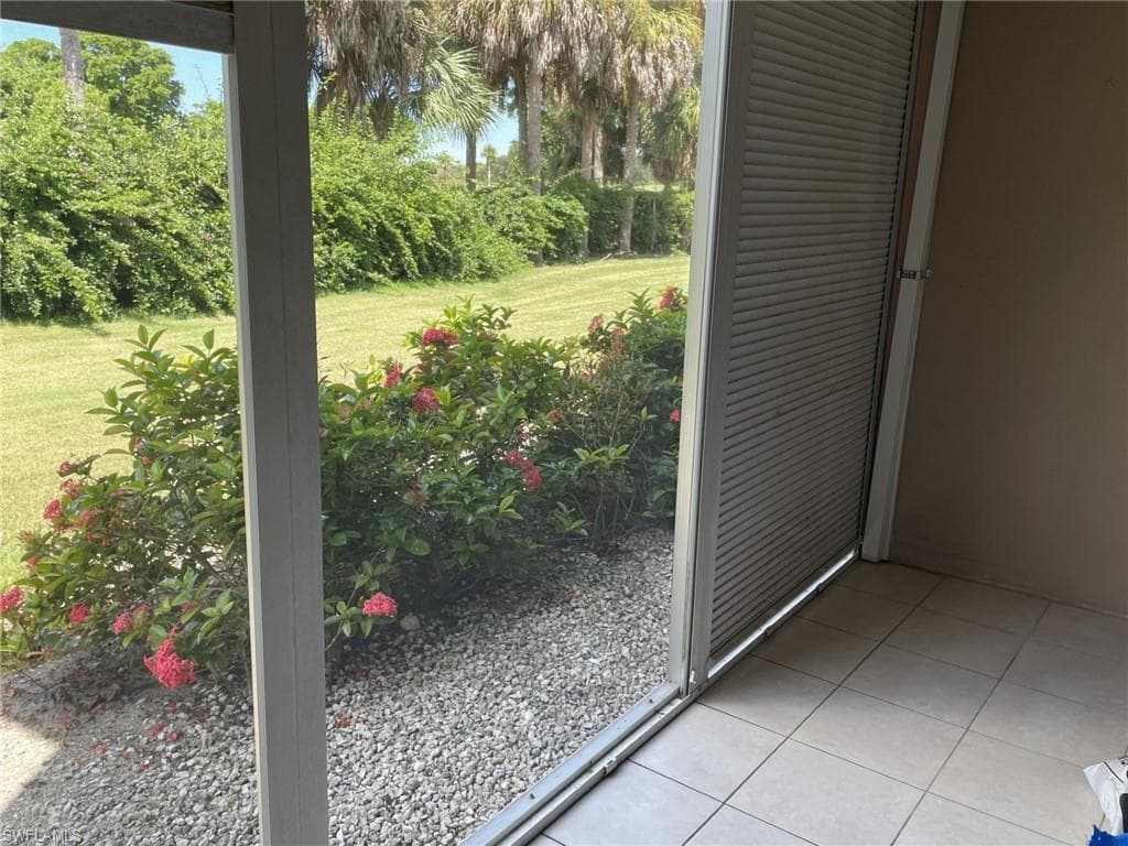 221 Cypress Way E 103, Naples, FL 34110-18