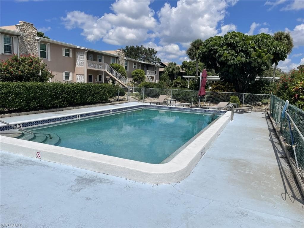 221 Cypress Way E 103, Naples, FL 34110-21