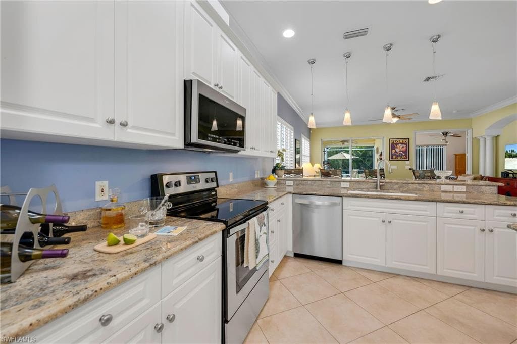 794 97th Ave N, Naples, FL 34108-6