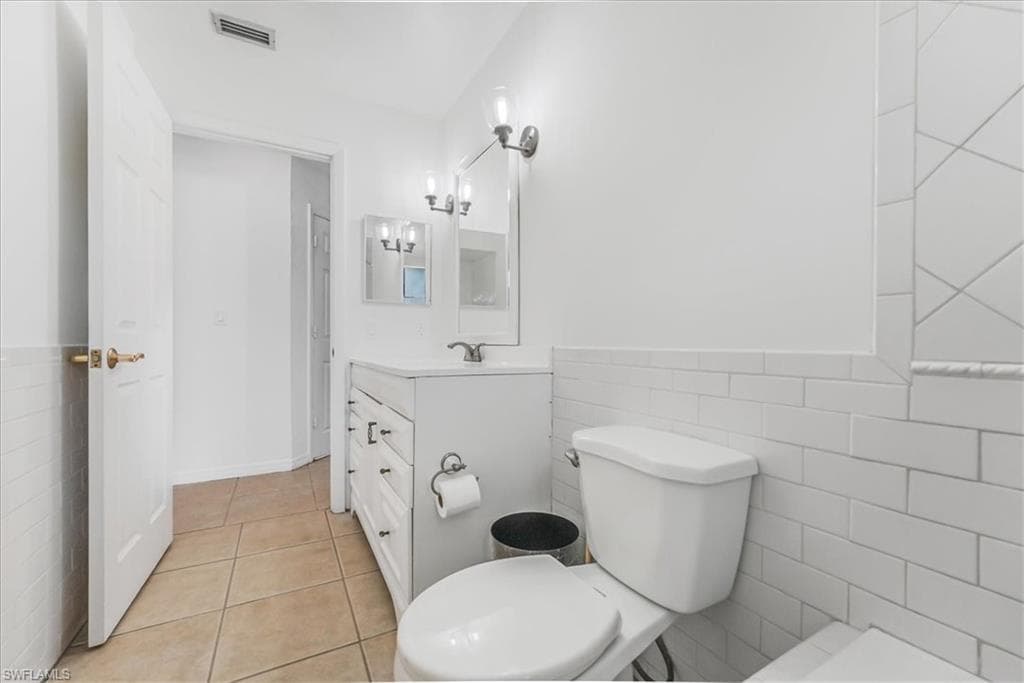 1860 51st St SW, Naples, FL 34116-24