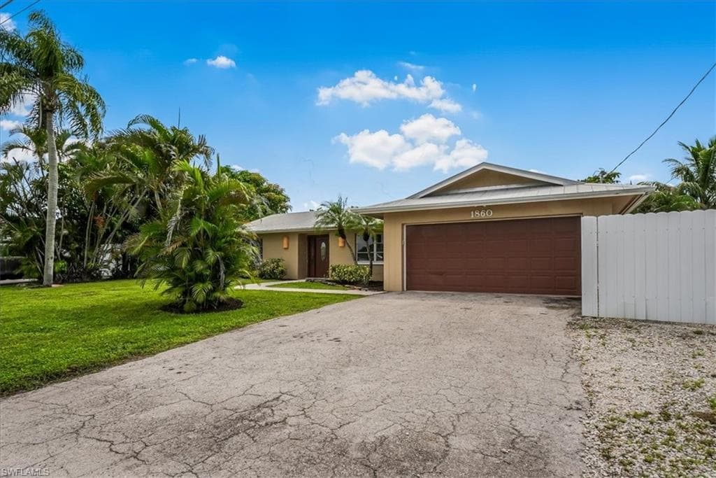 1860 51st St SW, Naples, FL 34116-40