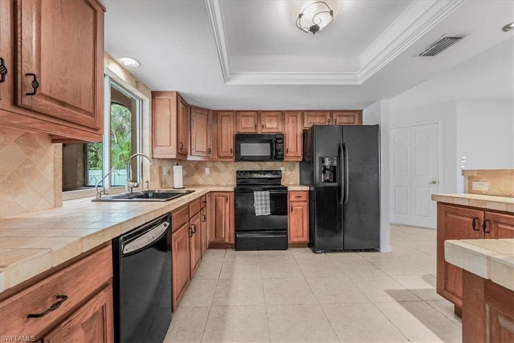 1860 51st St SW, Naples, FL 34116-7