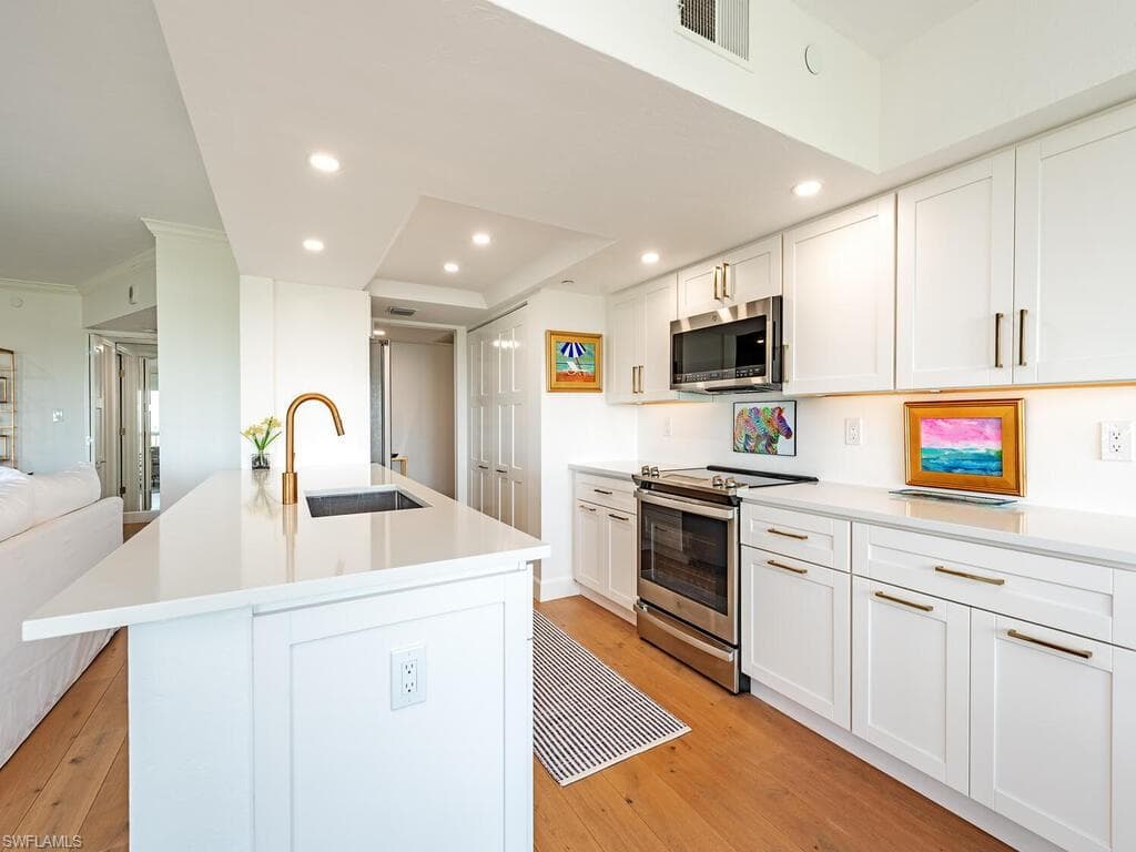 5501 Heron Point Dr 504, Naples, FL 34108-3