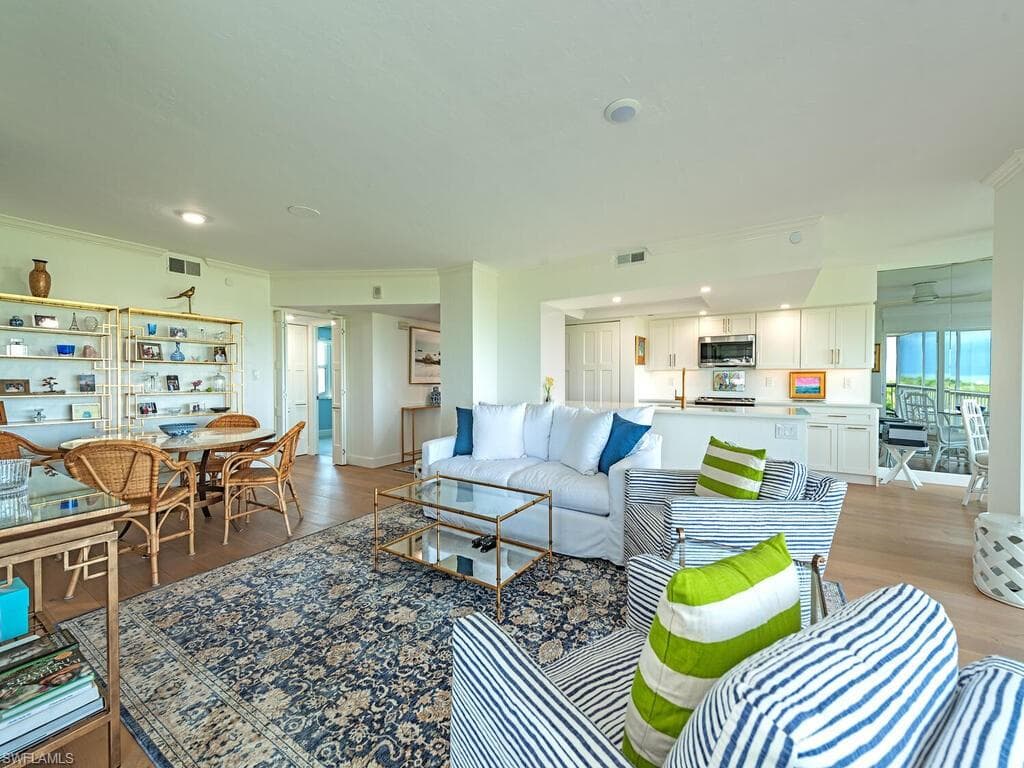 5501 Heron Point Dr 504, Naples, FL 34108-4