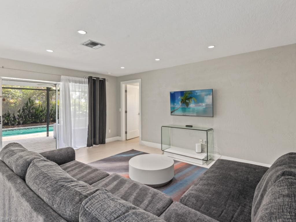 291 Flamingo Cir, Marco Island, FL 34145-10
